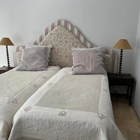 Les Cypres Apartment *